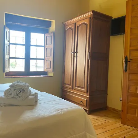 فندق Restaurante Agapio De Tresnino Olivares de Duero