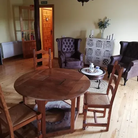 ホテル Restaurante Agapio De Tresnino Quintanilla de Onésimo